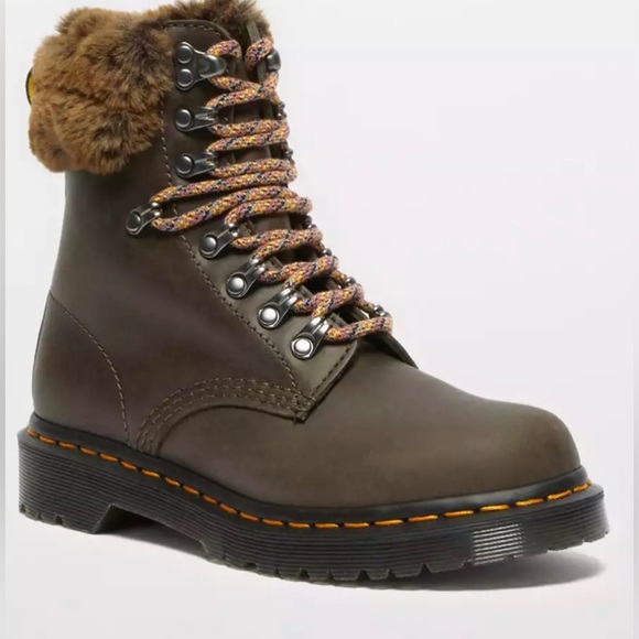 Dr. Martens Shoes - (NWT) Dr. Martens Women's 1460 Serena Wyoming Boot Size 8